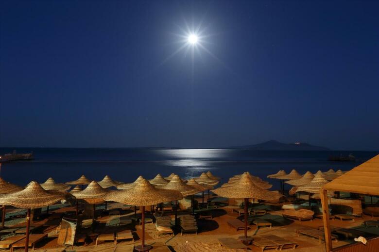 Hotel Rehana Royal Beach Resort & Spa