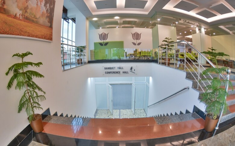 Hotel Golden Tulip Kashmir