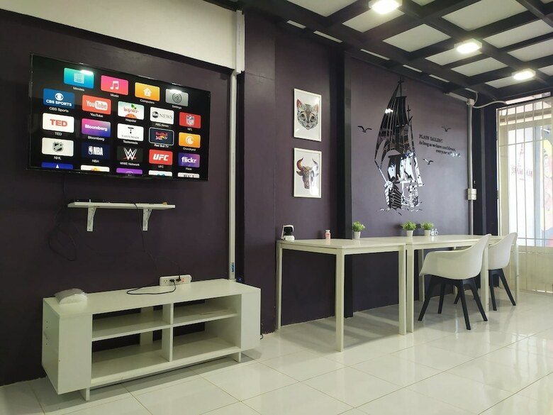 Hostal Around Hostel - Adults Only