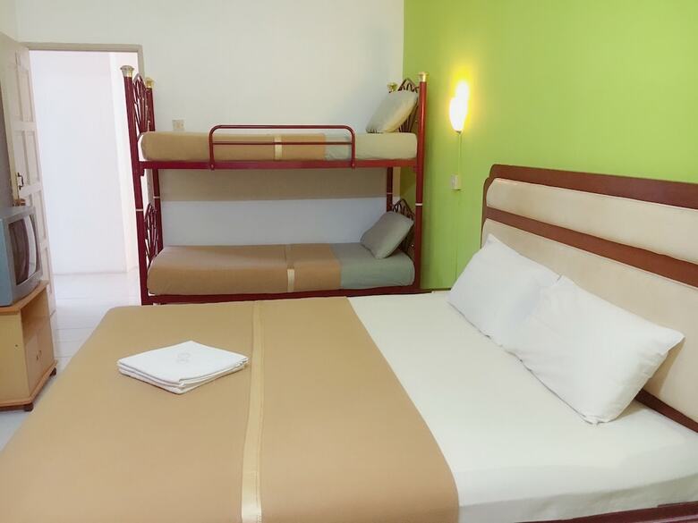 Dindings Pantai Desair Apartment By Dpd