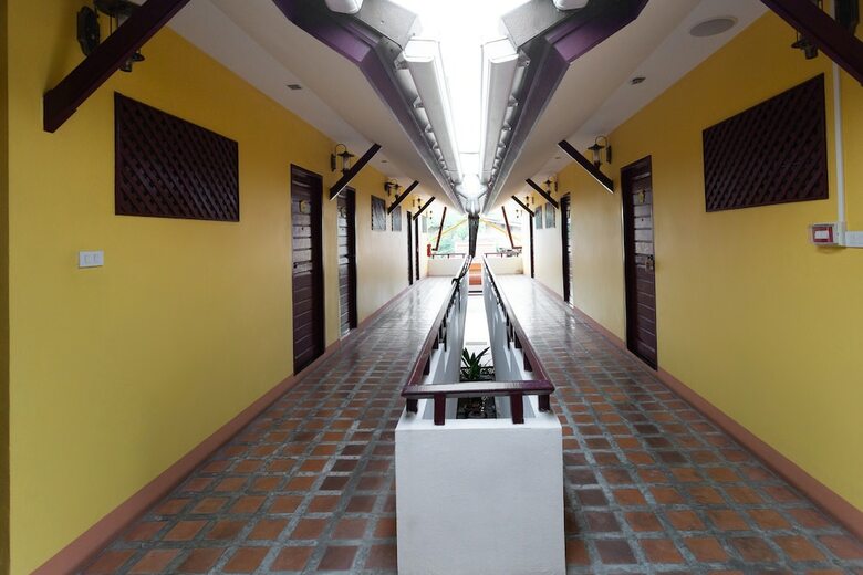 Oyo Yellow Tique Hotel