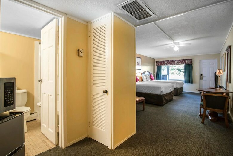 Motel Econo Lodge Inn & Suites