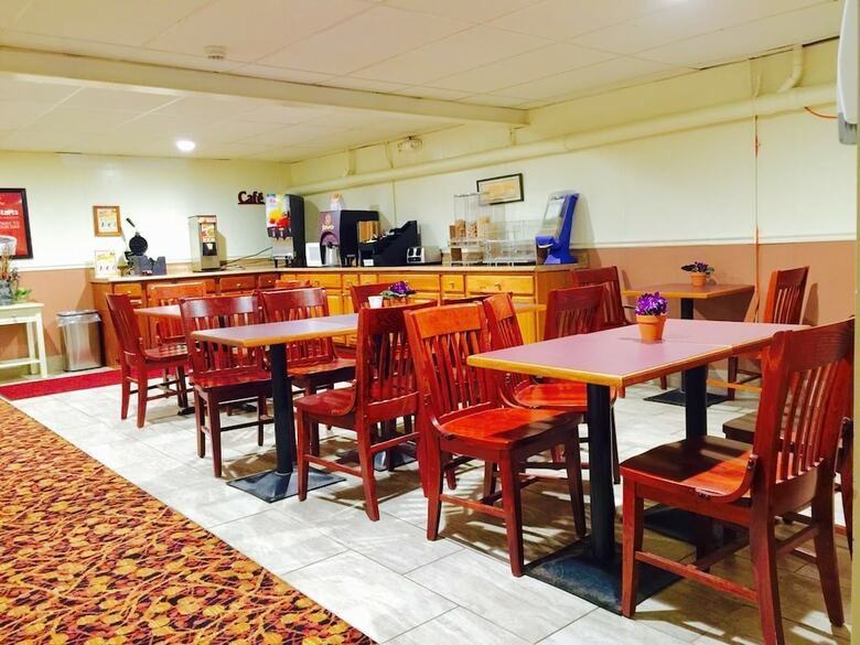 Motel Econo Lodge Inn & Suites