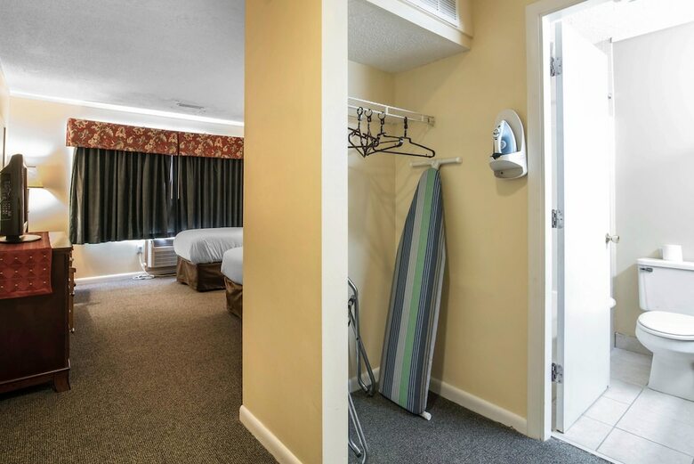Motel Econo Lodge Inn & Suites