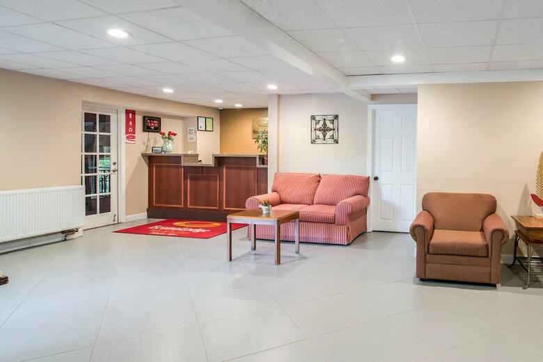 Motel Econo Lodge Inn & Suites
