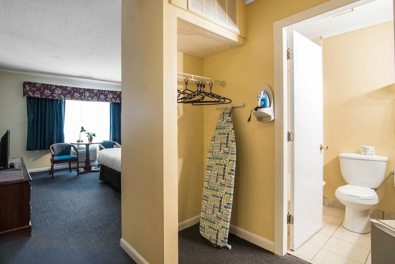 Motel Econo Lodge Inn & Suites