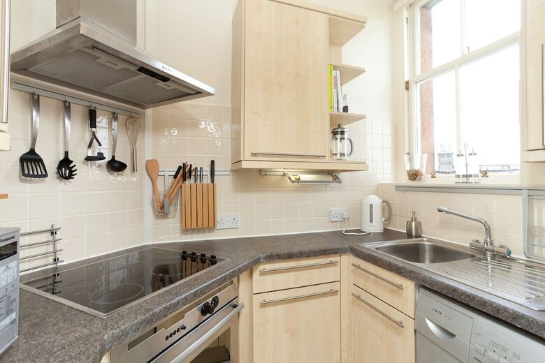 380 Mardale Crescent Apartment