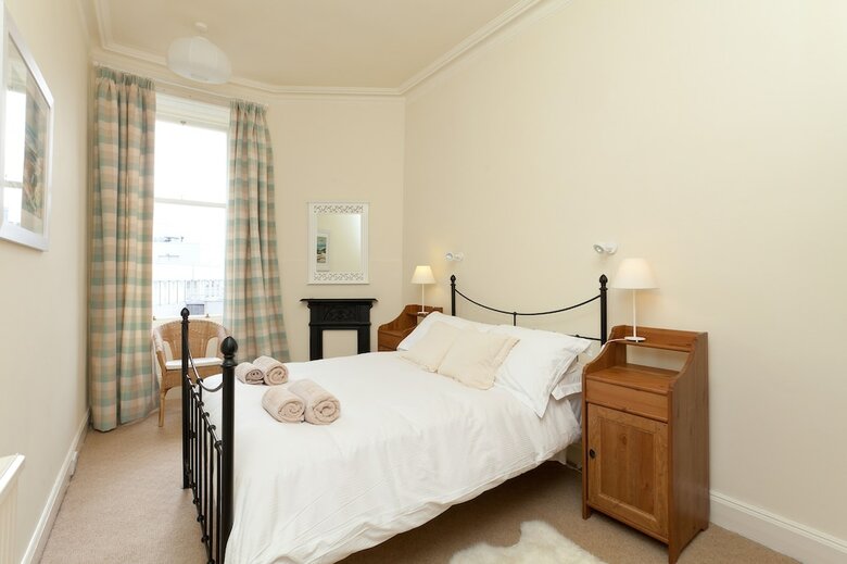 380 Mardale Crescent Apartment