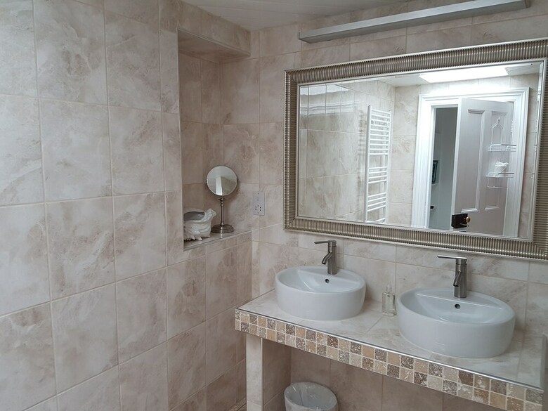 416 - Hart Street Apartment