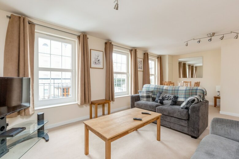 404 Dalry Gait Apartment 2
