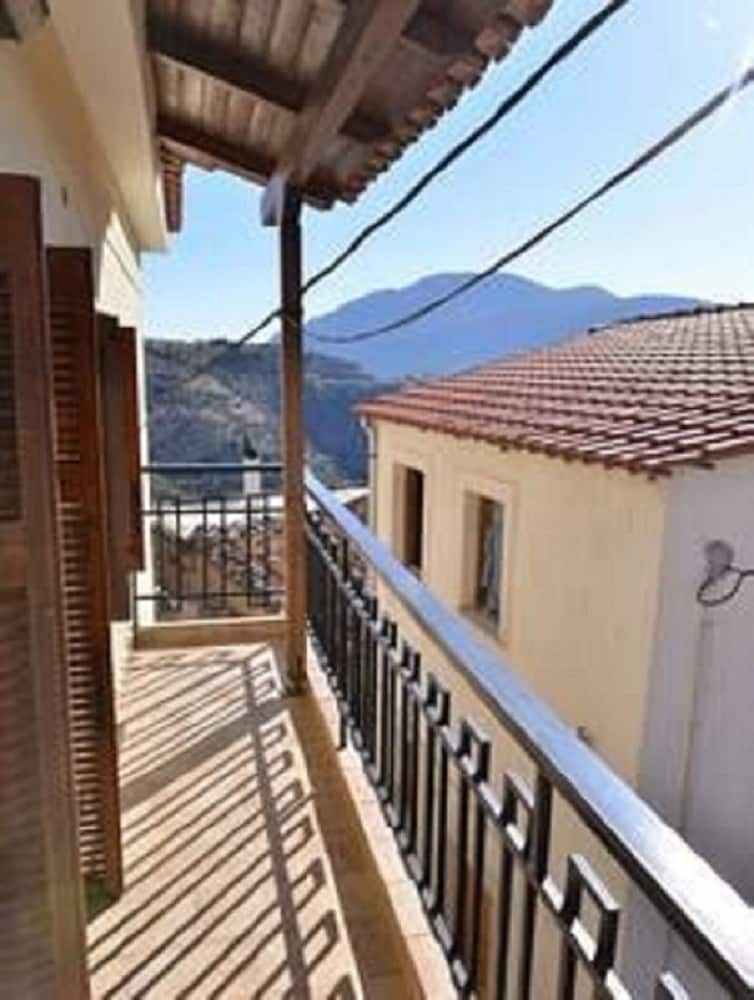 Traditional 2 Bedrooms House In Arachova Center
