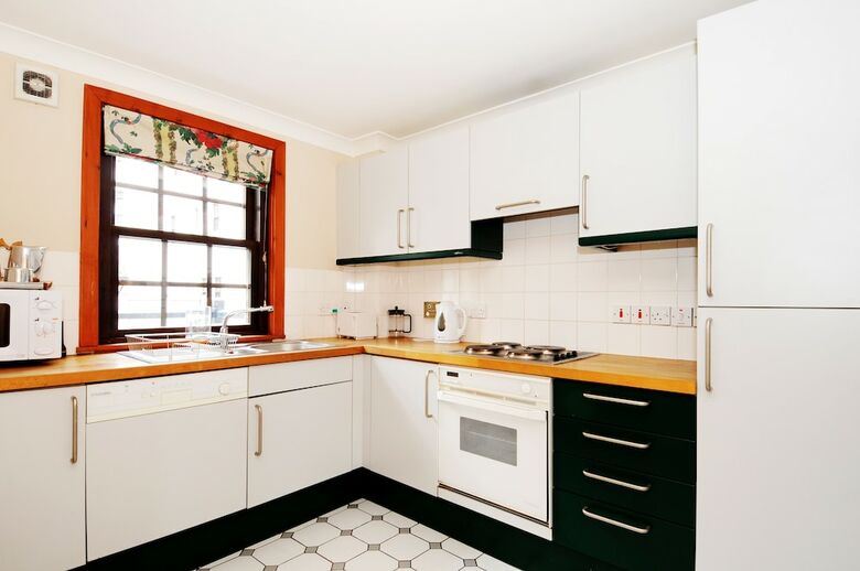 234 Hawthornbank Lane Apartment