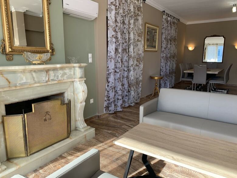 Spacious Renovated Apartment Marousi Kat