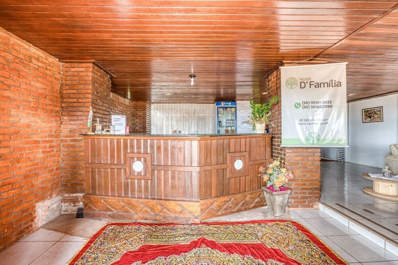 Oyo Hotel D'familia