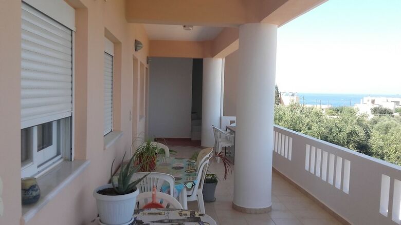 Iro's Sea View Apartments