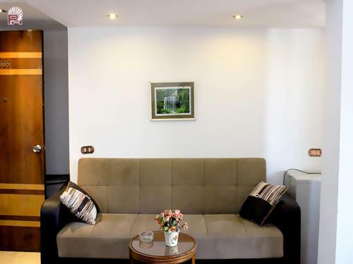 Pearl Hotel, Maadi
