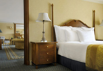 Cairo Marriott Hotel & Omar Khayyam Casino