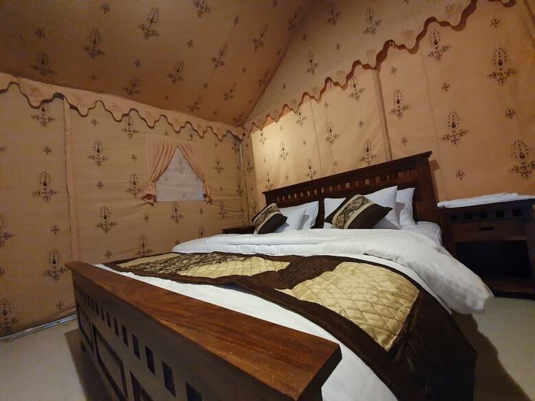 Hotel The Yellow Stone - Luxury Resort & Spa