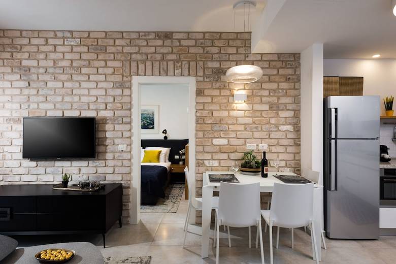 Apartamento Contemporary & Texture-rich Hideaway