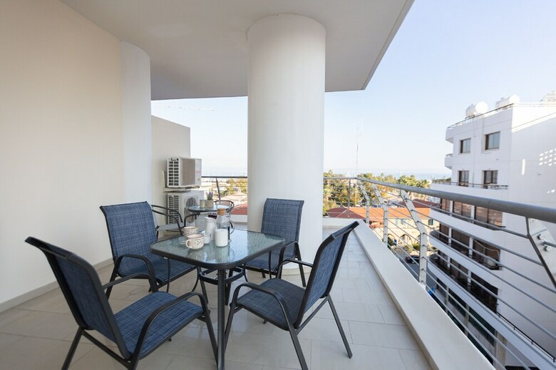 Cozy Seaview Apartment