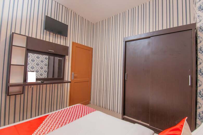 Hotel Oyo 2310 Residence 68