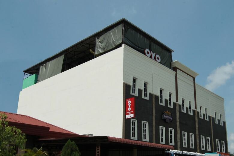 Hotel Oyo 2310 Residence 68