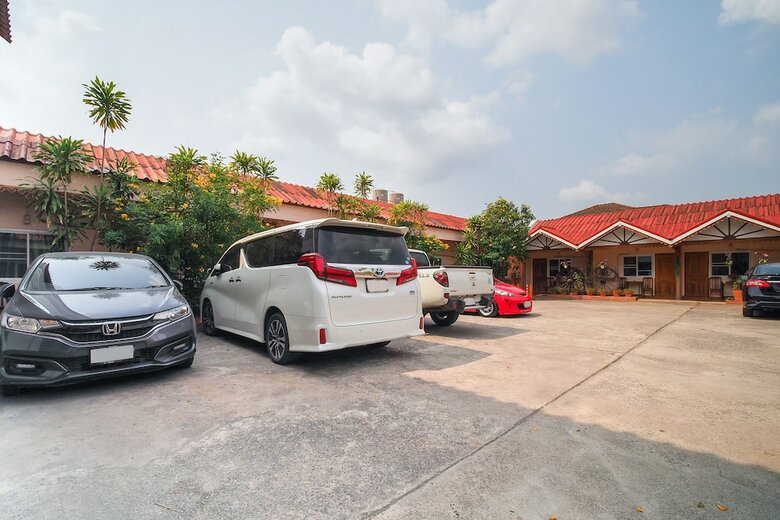 Oyo 654 Samanmit Inn Hotel