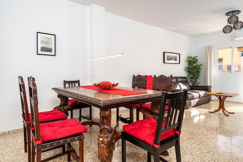 Large Apartment In Prime Location In Fuengirola Ref 98