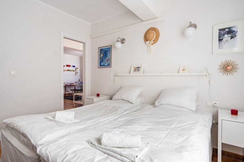 Lovely Beachfront Apartment With Sunny Balcony Ref 35