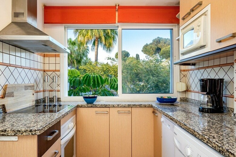 Lovely Apartment With View And Pool Ref 127