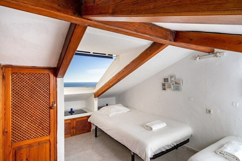 Lovely Apartment With View And Pool Ref 127
