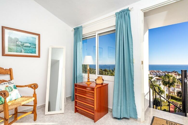Lovely Apartment With View And Pool Ref 127