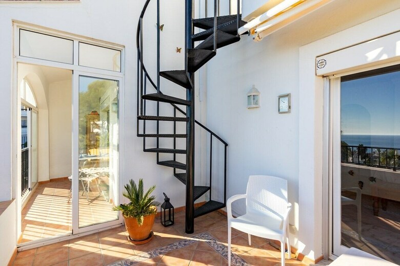 Lovely Apartment With View And Pool Ref 127