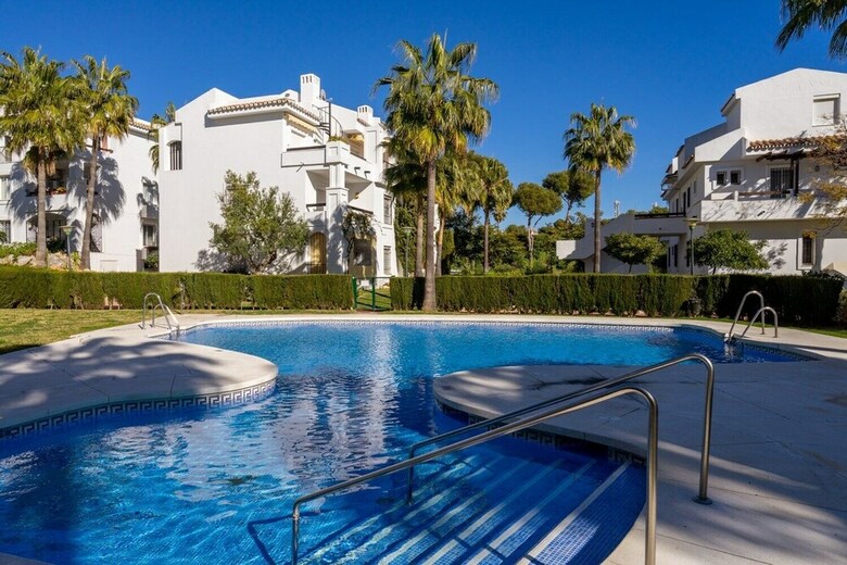 Lovely Apartment With View And Pool Ref 127