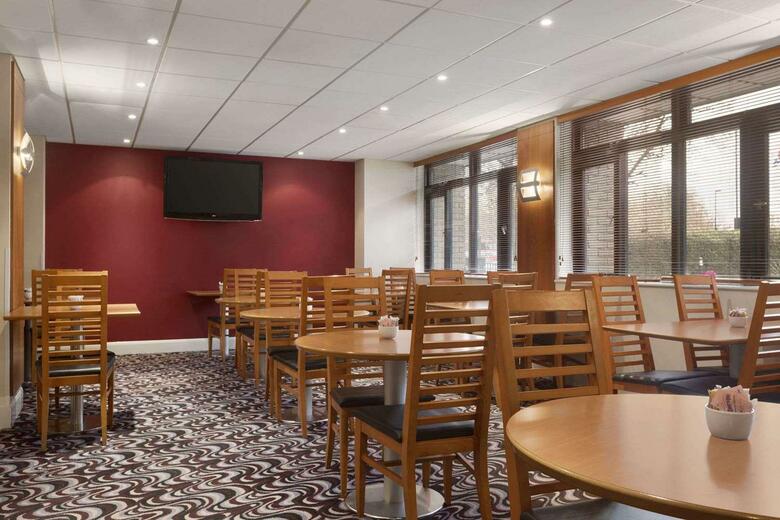 Waterloo Hub Hotel & Suites