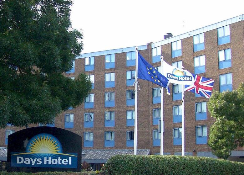Waterloo Hub Hotel & Suites
