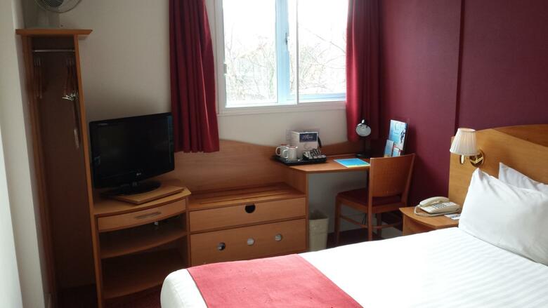 Waterloo Hub Hotel & Suites