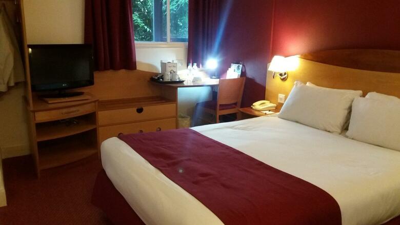 Waterloo Hub Hotel & Suites