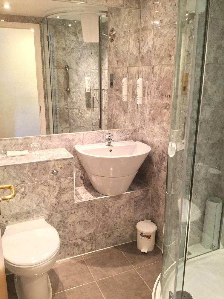 Waterloo Hub Hotel & Suites