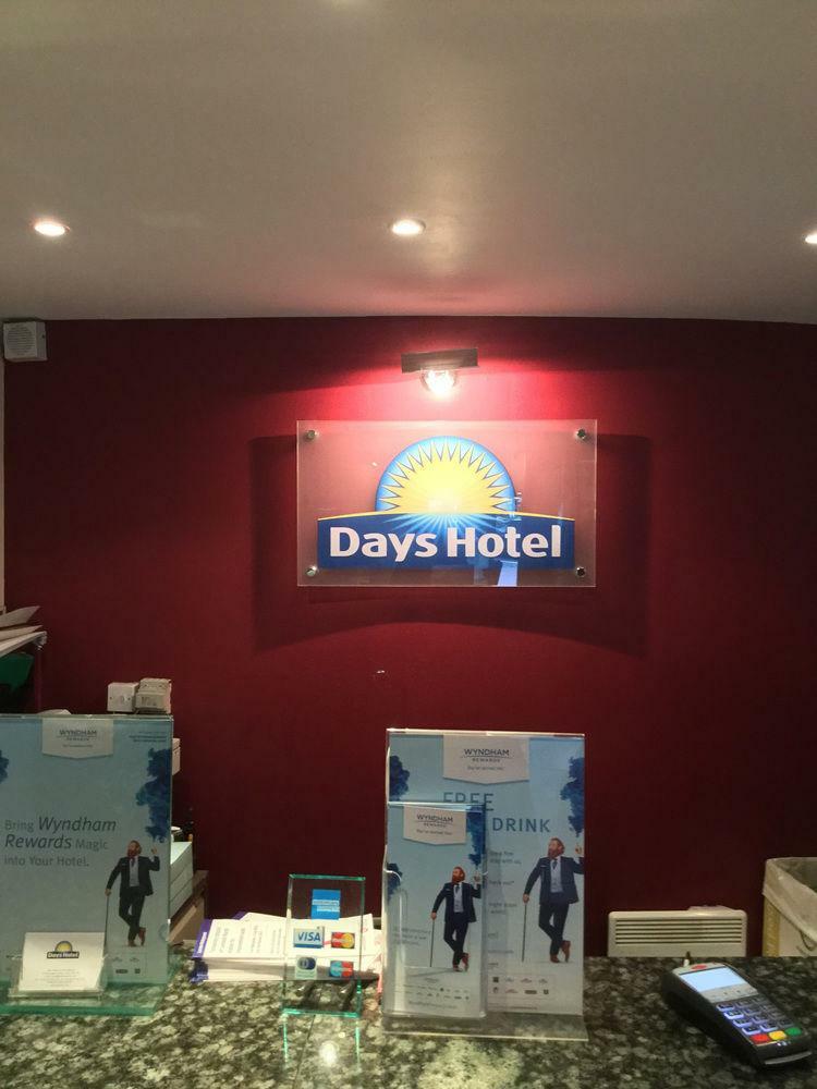 Waterloo Hub Hotel & Suites