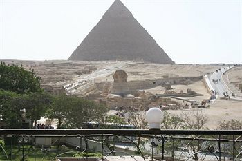 Albergue Pyramids View Inn