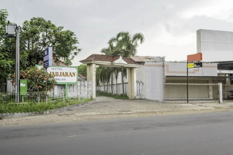 Hostal Spot On 2341 Hotel Padjajaran 2