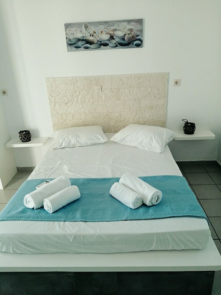 Paros King Luxury Apartments