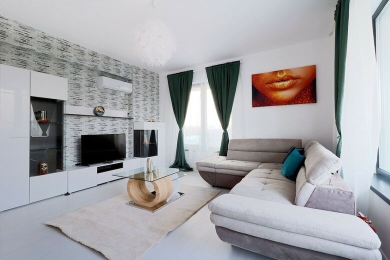 Aparthotel Ambasad'or Home & Apartments