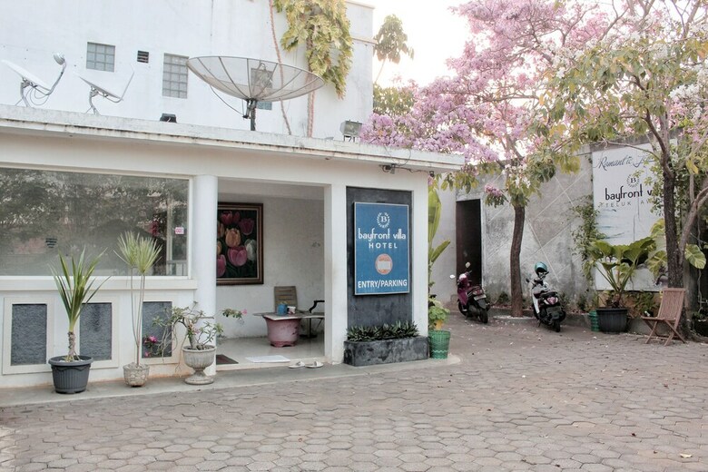 Hotel Oyo 2359 Bayfront Karnadia