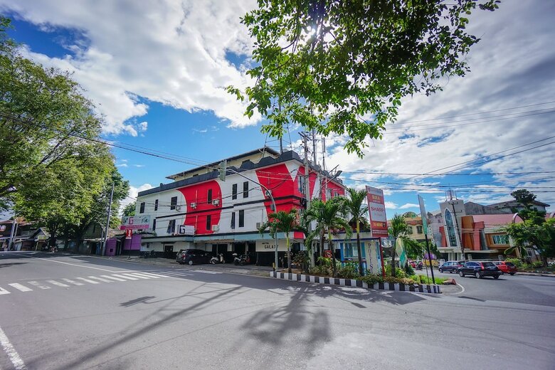 Oyo 2217 Galaxy Hotel