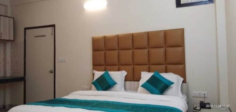 Adb Rooms Hotel Clink Residency