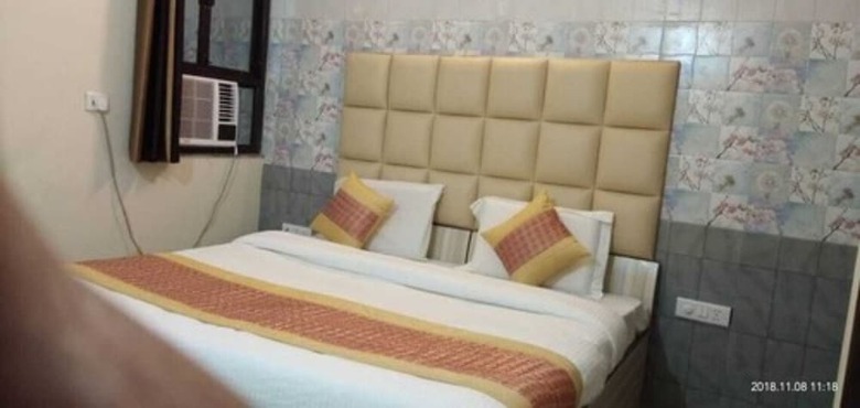 Adb Rooms Hotel Clink Residency