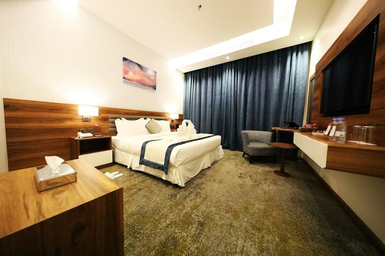 Eva Hotel