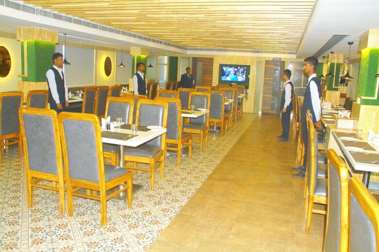 Sri Sampoorna Hotel